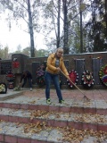 Уборка памятника ко дню посвященному освобождению Смоленщины воспитаниками Шаталовского детского дом - 6