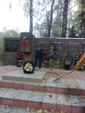 Уборка памятника ко дню посвященному освобождению Смоленщины воспитаниками Шаталовского детского дом - 7