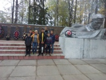 Уборка памятника ко дню посвященному освобождению Смоленщины воспитаниками Шаталовского детского дом - 20